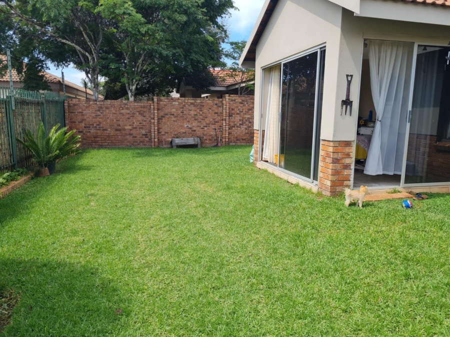 2 Bedroom Property for Sale in Rooihuiskraal North Gauteng