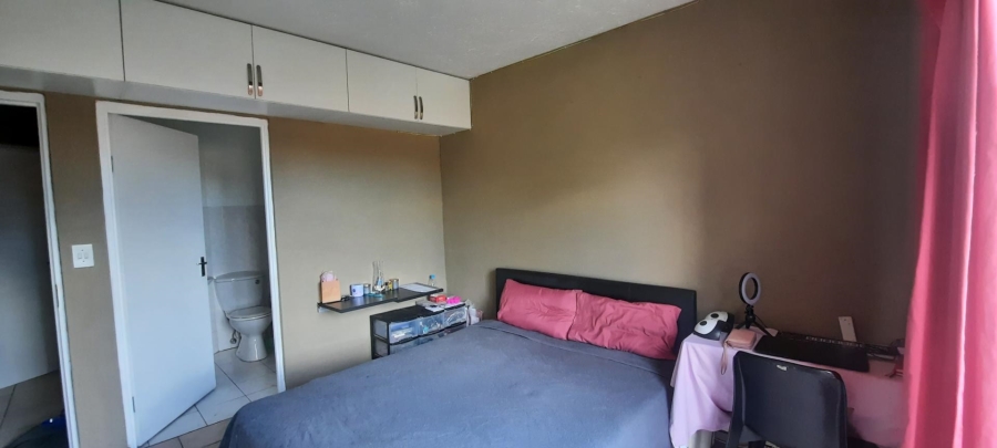 2 Bedroom Property for Sale in South Crest Gauteng