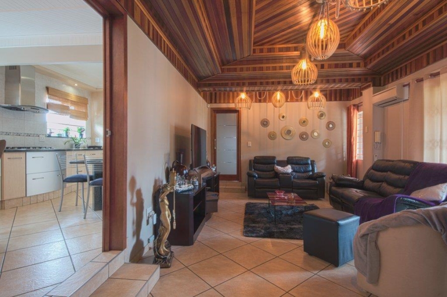 5 Bedroom Property for Sale in Linmeyer Gauteng