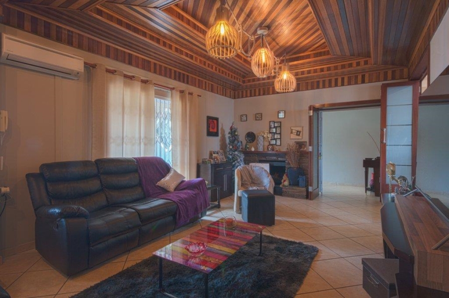 5 Bedroom Property for Sale in Linmeyer Gauteng
