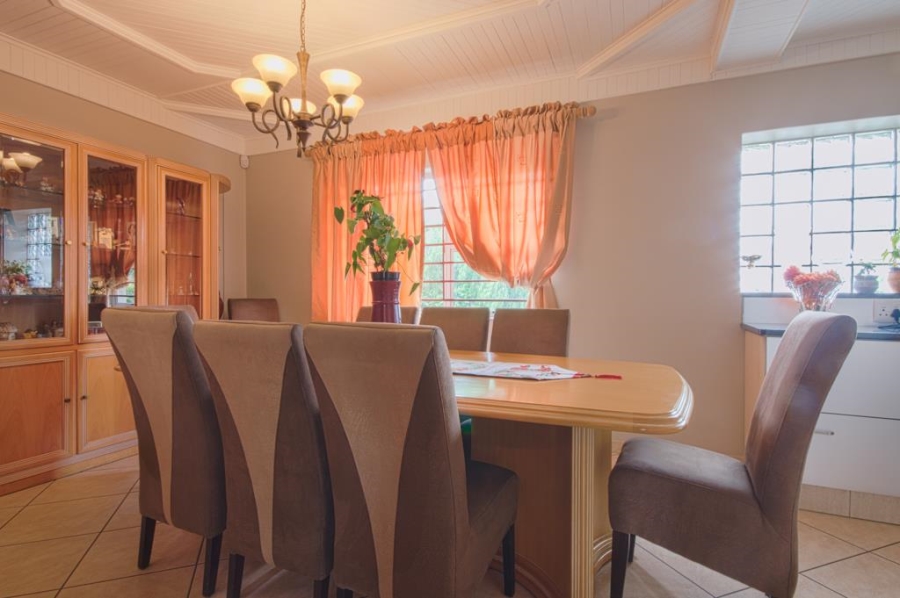 5 Bedroom Property for Sale in Linmeyer Gauteng