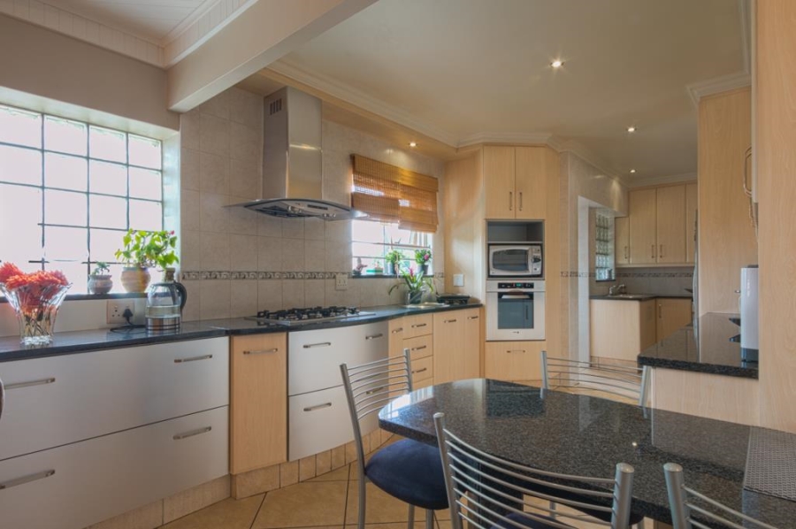 5 Bedroom Property for Sale in Linmeyer Gauteng
