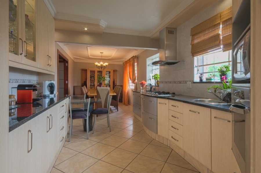 5 Bedroom Property for Sale in Linmeyer Gauteng