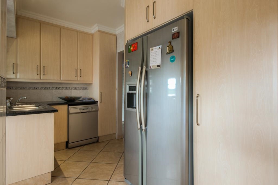5 Bedroom Property for Sale in Linmeyer Gauteng