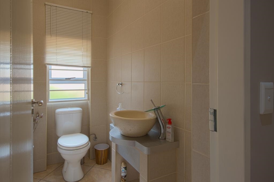 5 Bedroom Property for Sale in Linmeyer Gauteng