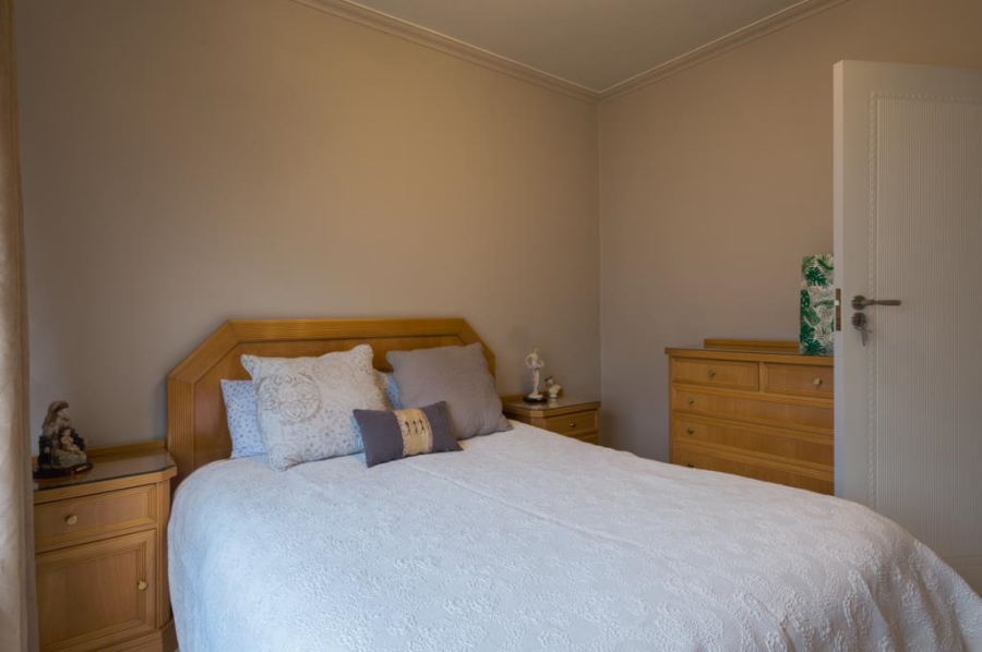 5 Bedroom Property for Sale in Linmeyer Gauteng