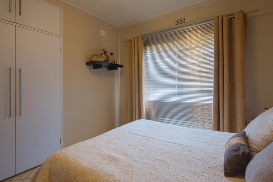 5 Bedroom Property for Sale in Linmeyer Gauteng