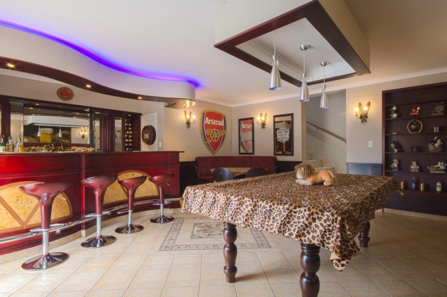 5 Bedroom Property for Sale in Linmeyer Gauteng