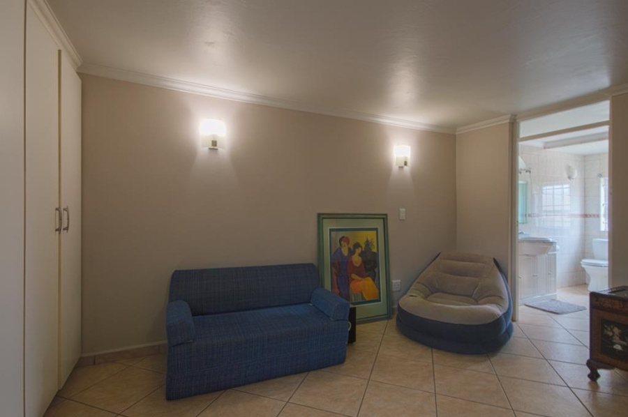 5 Bedroom Property for Sale in Linmeyer Gauteng