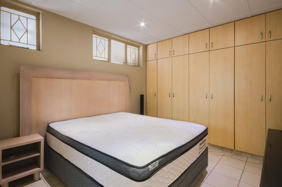 5 Bedroom Property for Sale in Linmeyer Gauteng