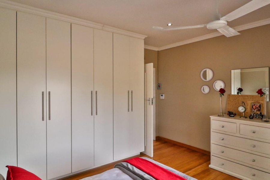 6 Bedroom Property for Sale in Eikenhof Gauteng