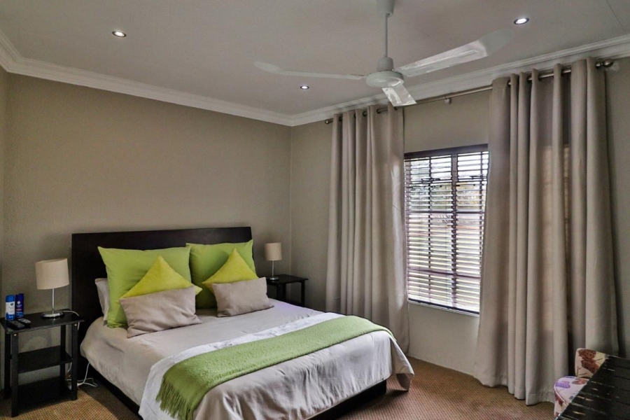 6 Bedroom Property for Sale in Eikenhof Gauteng