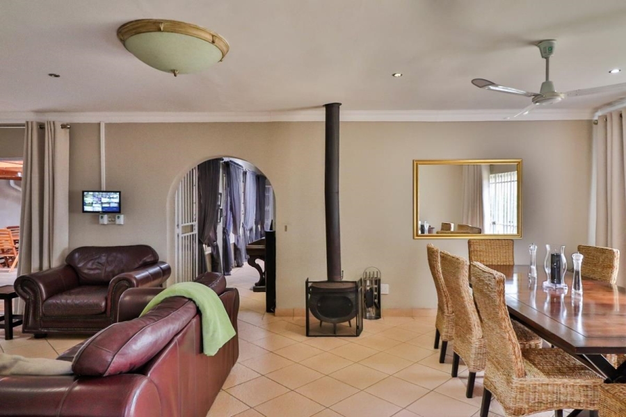 6 Bedroom Property for Sale in Eikenhof Gauteng