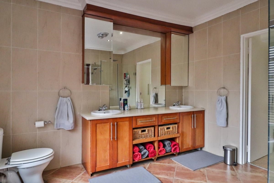 6 Bedroom Property for Sale in Eikenhof Gauteng