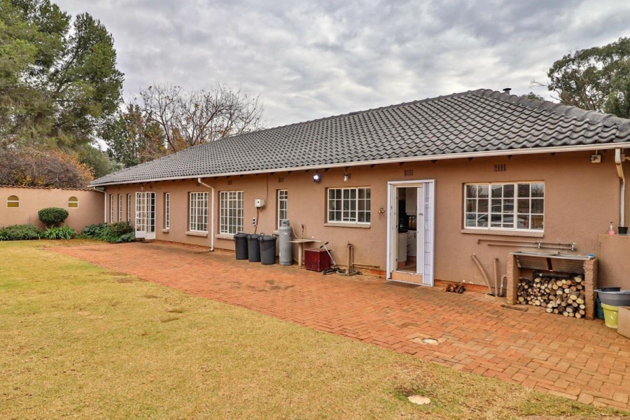 6 Bedroom Property for Sale in Eikenhof Gauteng