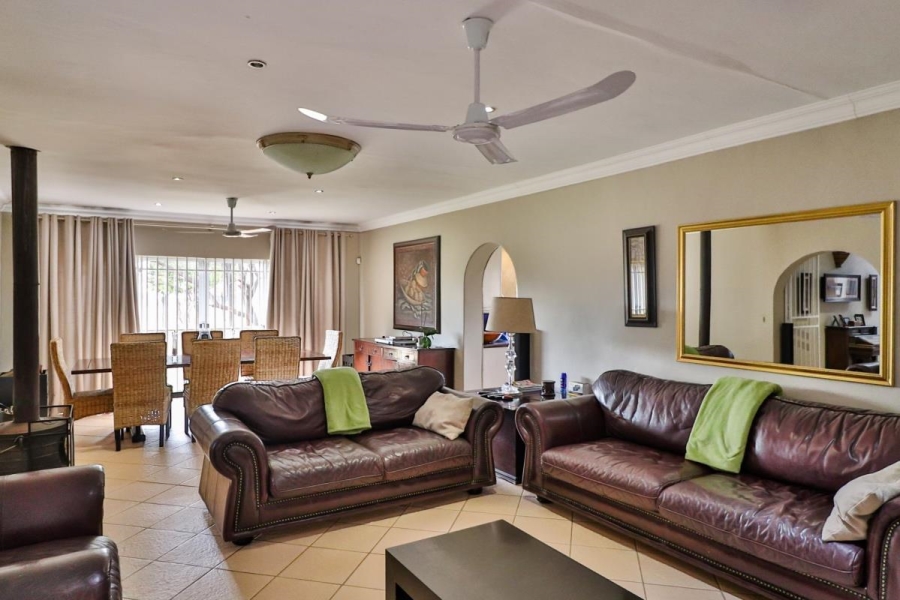 6 Bedroom Property for Sale in Eikenhof Gauteng