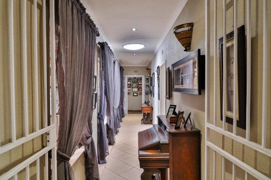 6 Bedroom Property for Sale in Eikenhof Gauteng