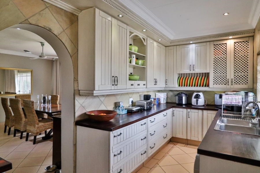 6 Bedroom Property for Sale in Eikenhof Gauteng