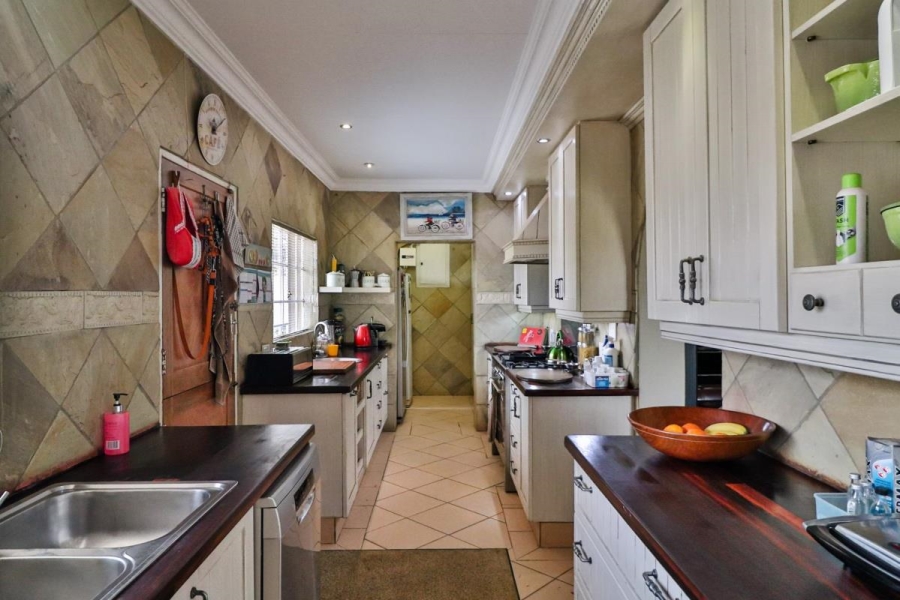 6 Bedroom Property for Sale in Eikenhof Gauteng