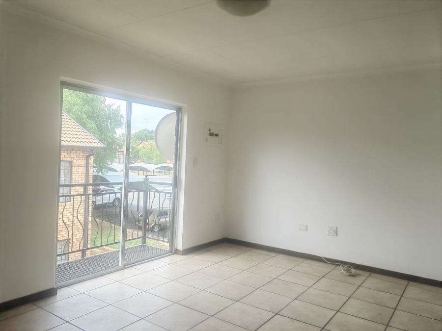 To Let 2 Bedroom Property for Rent in Weltevreden Park Gauteng