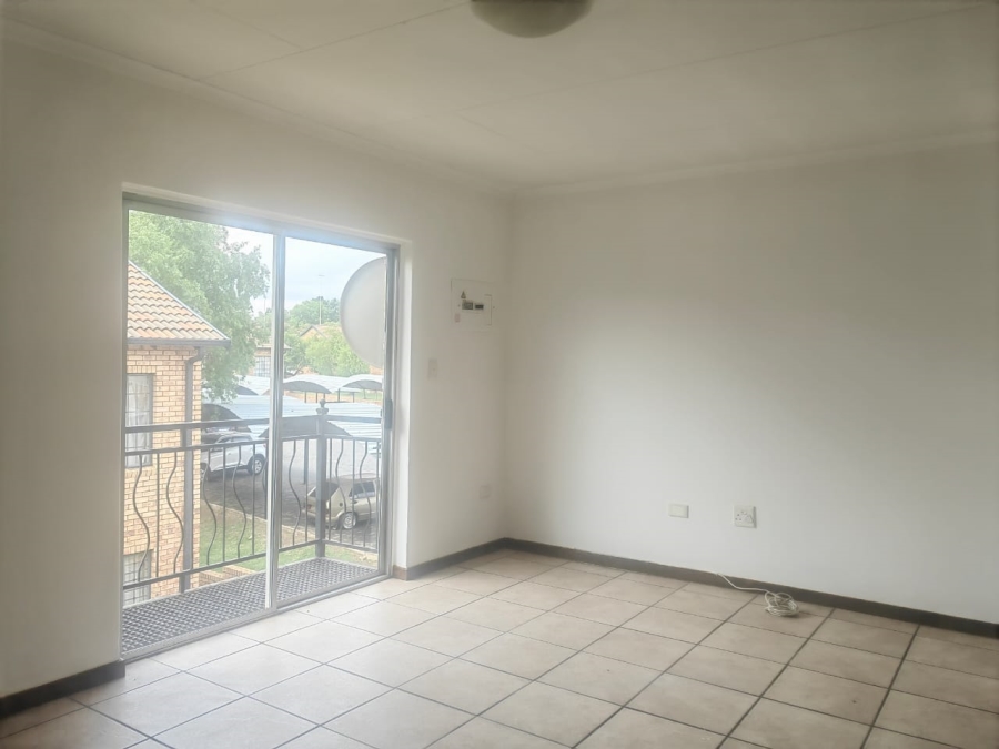 To Let 2 Bedroom Property for Rent in Weltevreden Park Gauteng