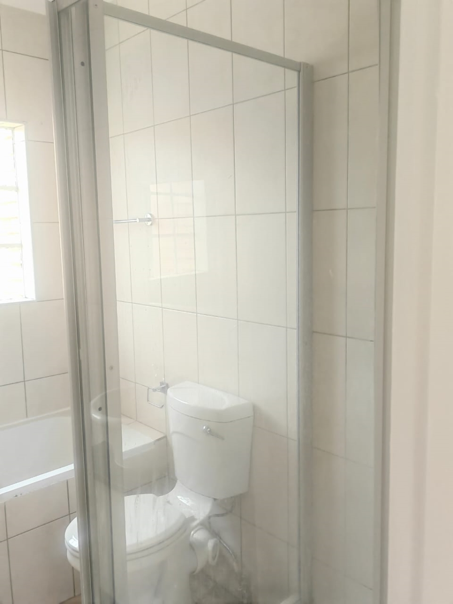 To Let 2 Bedroom Property for Rent in Weltevreden Park Gauteng