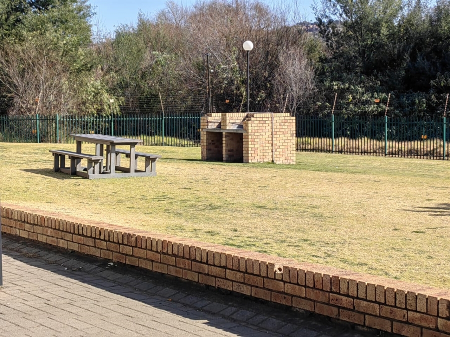 To Let 2 Bedroom Property for Rent in Weltevreden Park Gauteng