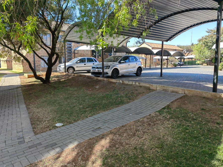 To Let 2 Bedroom Property for Rent in Weltevreden Park Gauteng