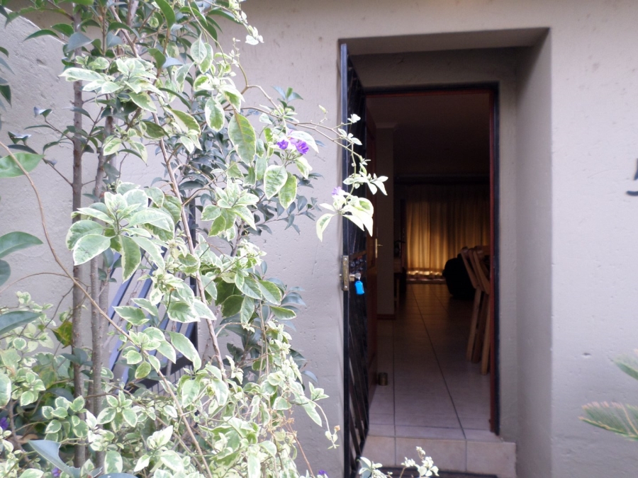 To Let 2 Bedroom Property for Rent in Hughes Gauteng