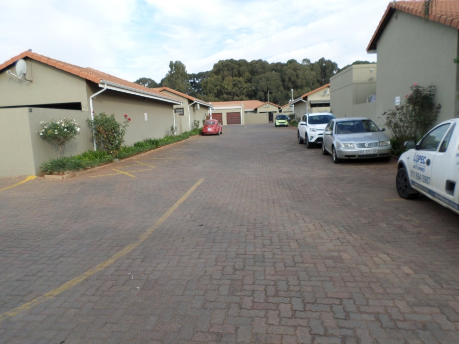 To Let 2 Bedroom Property for Rent in Hughes Gauteng
