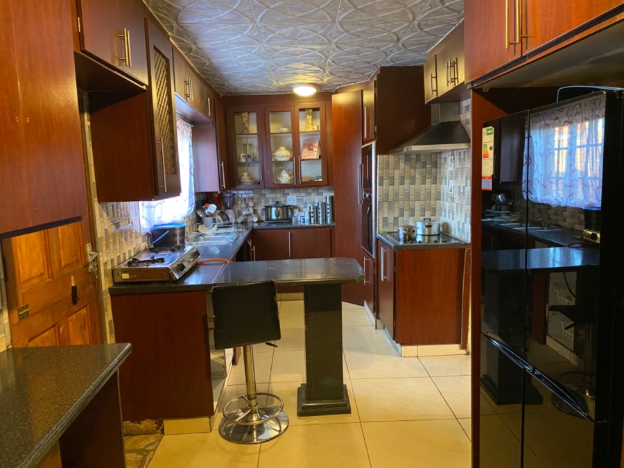 To Let 4 Bedroom Property for Rent in Lotus Gardens Gauteng