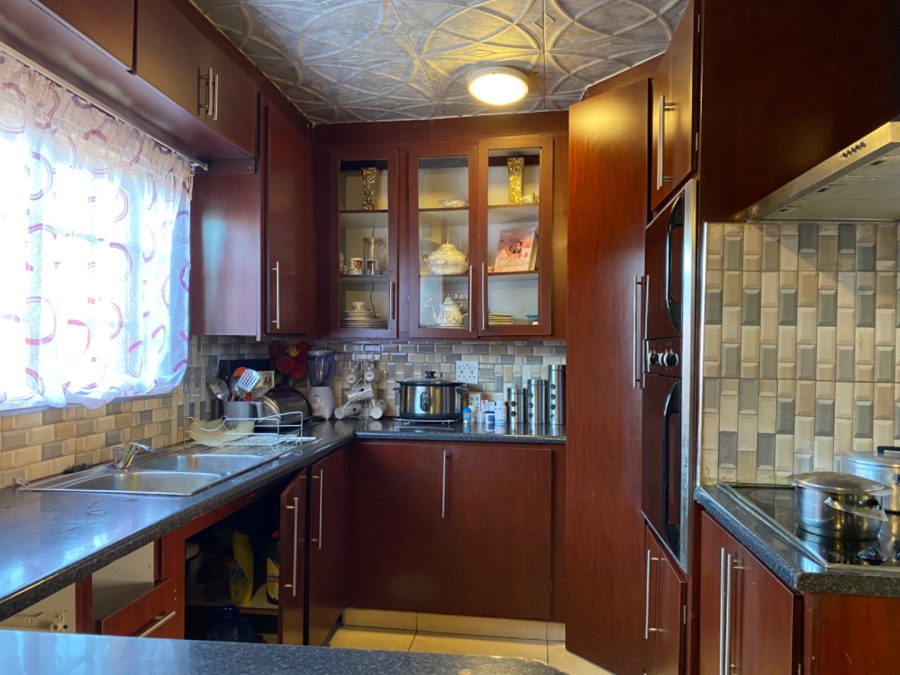 To Let 4 Bedroom Property for Rent in Lotus Gardens Gauteng