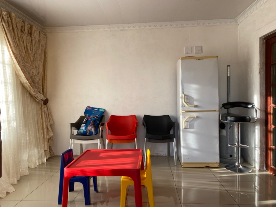 To Let 4 Bedroom Property for Rent in Lotus Gardens Gauteng