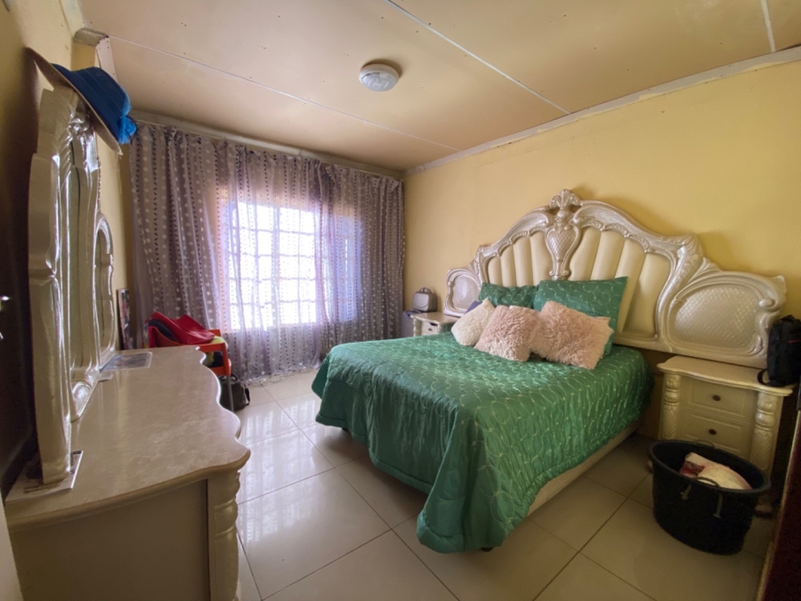 To Let 4 Bedroom Property for Rent in Lotus Gardens Gauteng