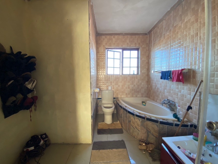 To Let 4 Bedroom Property for Rent in Lotus Gardens Gauteng