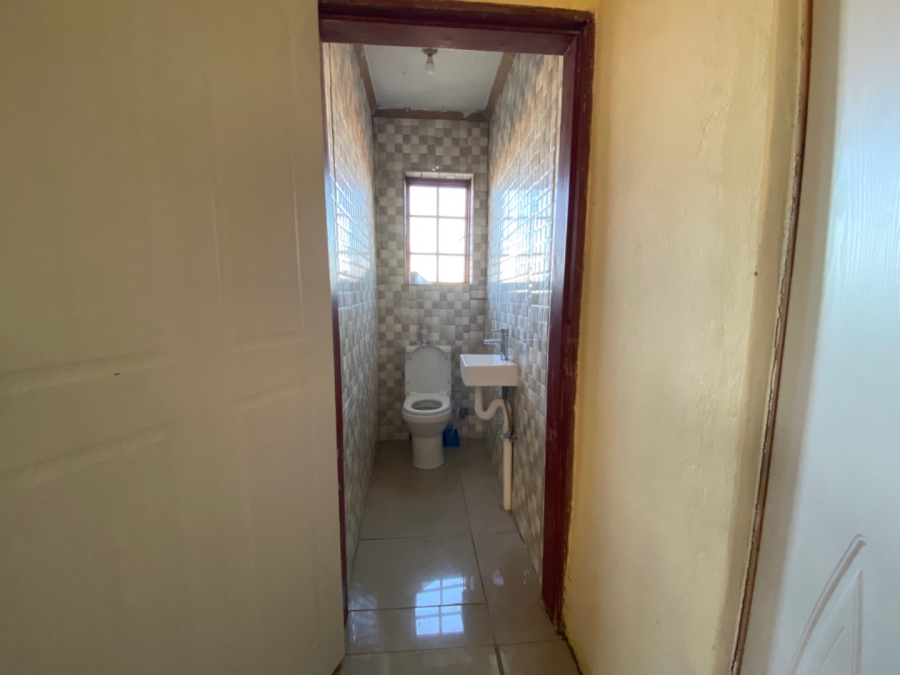 To Let 4 Bedroom Property for Rent in Lotus Gardens Gauteng