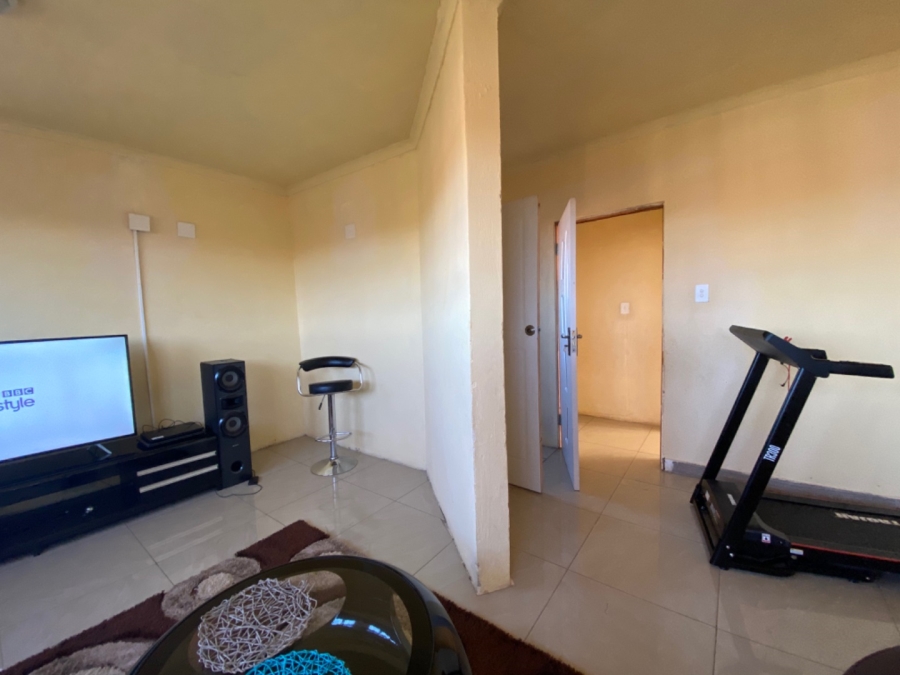 To Let 4 Bedroom Property for Rent in Lotus Gardens Gauteng