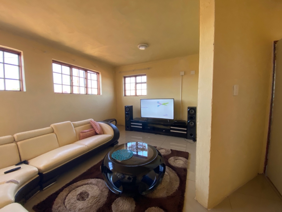 To Let 4 Bedroom Property for Rent in Lotus Gardens Gauteng