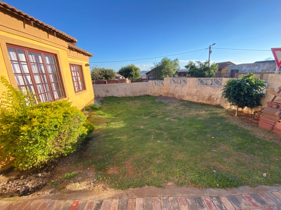 To Let 4 Bedroom Property for Rent in Lotus Gardens Gauteng