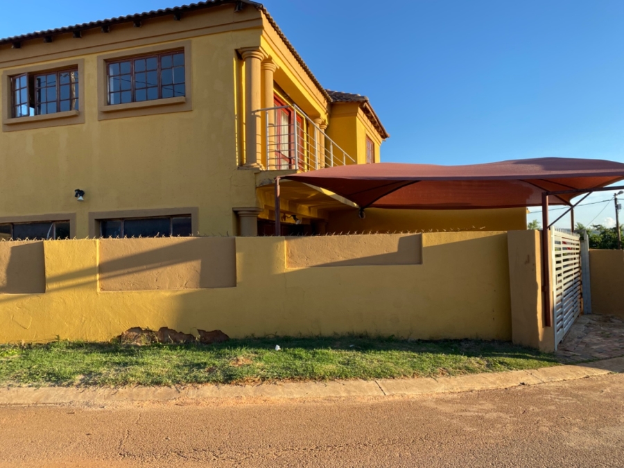 To Let 4 Bedroom Property for Rent in Lotus Gardens Gauteng