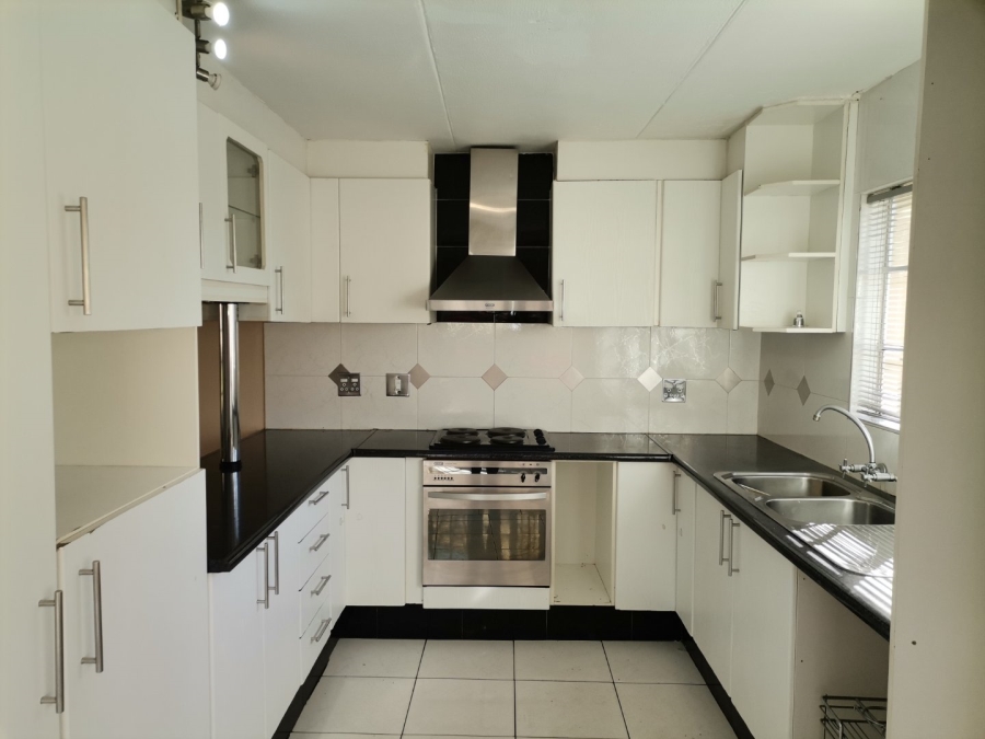 To Let 1 Bedroom Property for Rent in Ormonde Gauteng