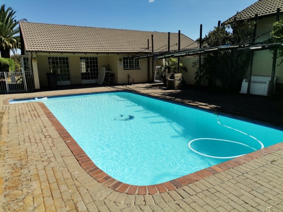 To Let 1 Bedroom Property for Rent in Ormonde Gauteng