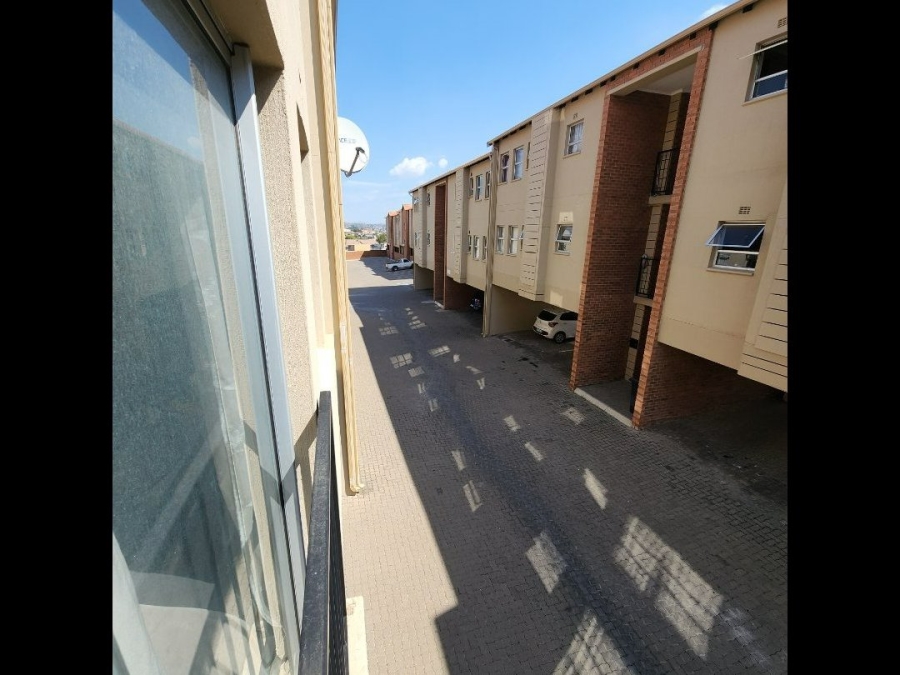 2 Bedroom Property for Sale in Kosmosdal Gauteng