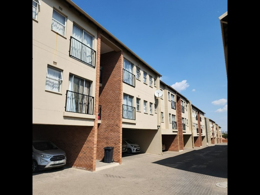 2 Bedroom Property for Sale in Kosmosdal Gauteng