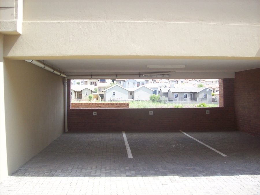 2 Bedroom Property for Sale in Kosmosdal Gauteng