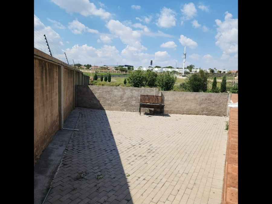 2 Bedroom Property for Sale in Kosmosdal Gauteng