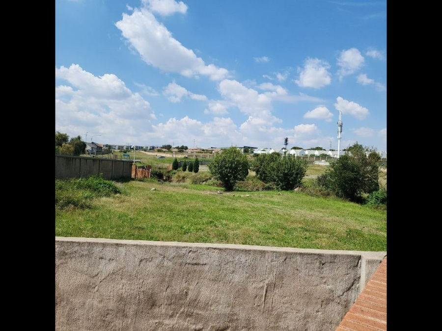 2 Bedroom Property for Sale in Kosmosdal Gauteng