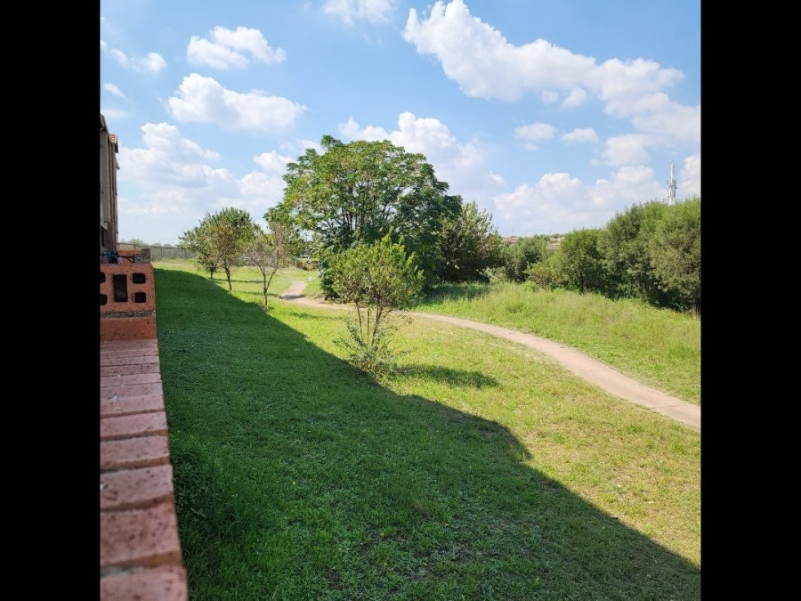 2 Bedroom Property for Sale in Kosmosdal Gauteng