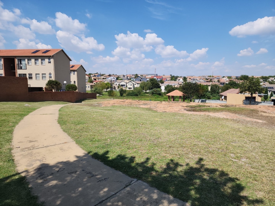 2 Bedroom Property for Sale in Kosmosdal Gauteng