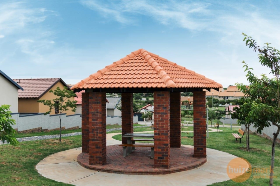 2 Bedroom Property for Sale in Kosmosdal Gauteng